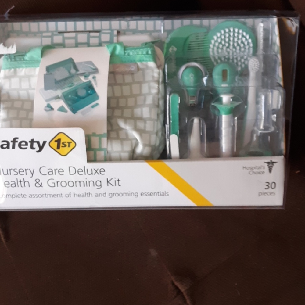 Nursery care Deluxe health and grooming kit